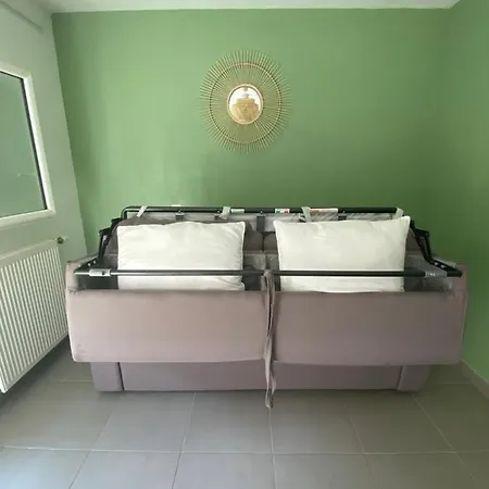Studio Renove Proche Commodites ペサック